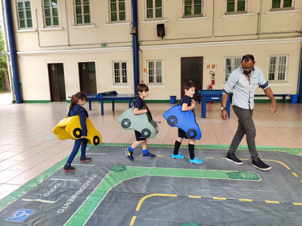 Educação Infantil e Anos Iniciais Participaram de uma Divertida Dinâmica Sobre Trânsito