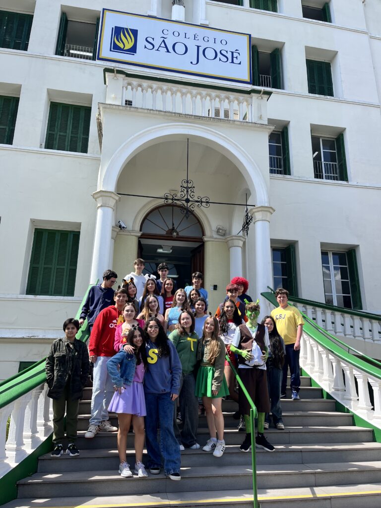 Dia da Fantasia com os alunos do 9° ano